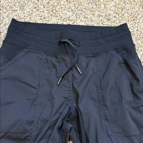 Lululemon Street to Studio Black Size 6 Women's Pants - Picture 7 of 9